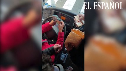 Así 'compra' el cónsul a 200 marroquíes con billetes de 50 euros