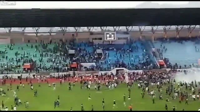 Match de Foot annulé à la 89e minute : les supporters détestent l'arbitre !