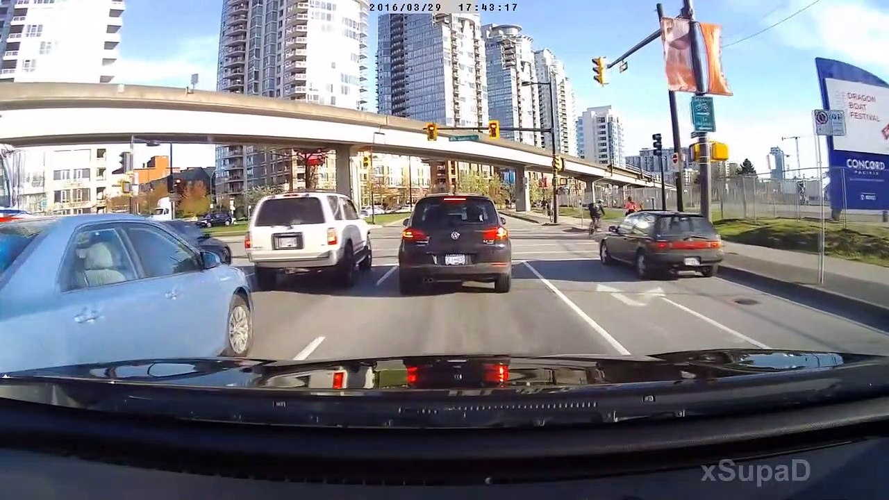 Il double tout le monde mais le karma va le rattraper... POLICE