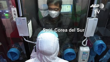 En Seúl instalan cabinas para examinar a pacientes con coronavirus