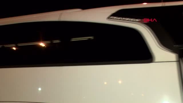 BAŞAKŞEHİR'DEKİ KARANTİNA YURDUNA AVRUPA'DAN GELEN TÜRKLER GECE DE GETİRİLDİ