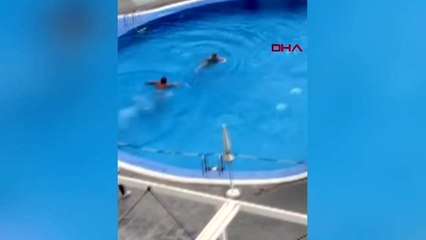 Karantina kurallarını ihlal ederek havuza giren kadın siyasetçi çıktı