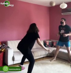 Sivasspor kalecisi Muammer Yıldırım ve eşi Dila Yıldırım'dan 'Evde Kal' çağrısı