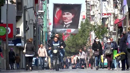 İZMİR 65 yaş üstü evde, 64 yaş sokakta