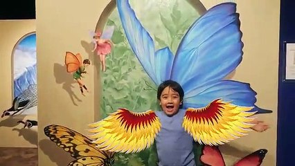 Ryan playing and have fun at the Museum of Illusions!!!