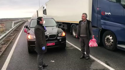- Türkiye’nin Sofya Büyükelçiliğinden tır şoförlerine yardım- Sınırda 50 kilometrelik kuyruk oluştu