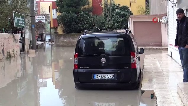 Kızıltepe'de aşırı yağış sonrası yollar göle döndü