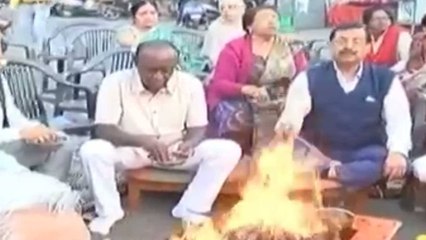 People offer namaz, perform havan to escape wrath of Corona