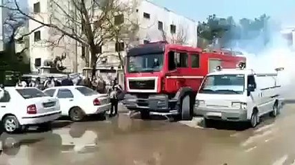 حكومة الأسد تقوم برش مبيد حشري في الشوارع للقضاء على فيروس "كورونا"