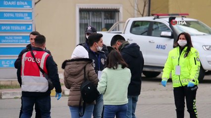 Karantinadaki vatandaşlar cama çıkıp yakınlarına el salladı