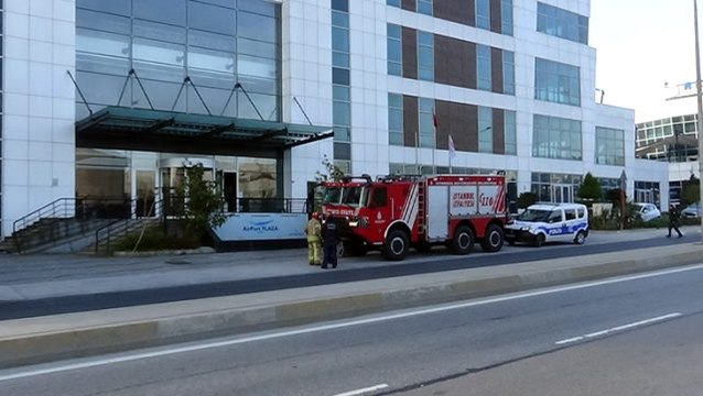 Asansör boşluğuna düşen küpesini almak isterken aşağıya düşen kadın hayatını kaybetti