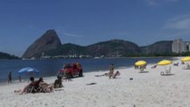 Las abarrotadas playas de Río de Janeiro se vacían ante la llegada del coronavirus