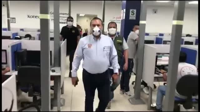 Un alcalde peruano se enfrenta a un empresario por no cumplir el protocolo contra el coronavirus