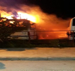 2 otobüs cayır cayır yandı