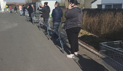 Florennes : une longue file de clients au Lidl