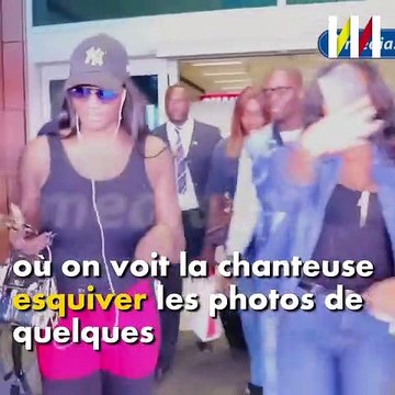 AYA NAKAMURA ESQUIVE LES SELFIES DES SÉNÉGALAIS ET SE FAIT BOYCOTTERPour lire l'article : negronews.fr/senegal-concert-daya-nakamura-boycotte/