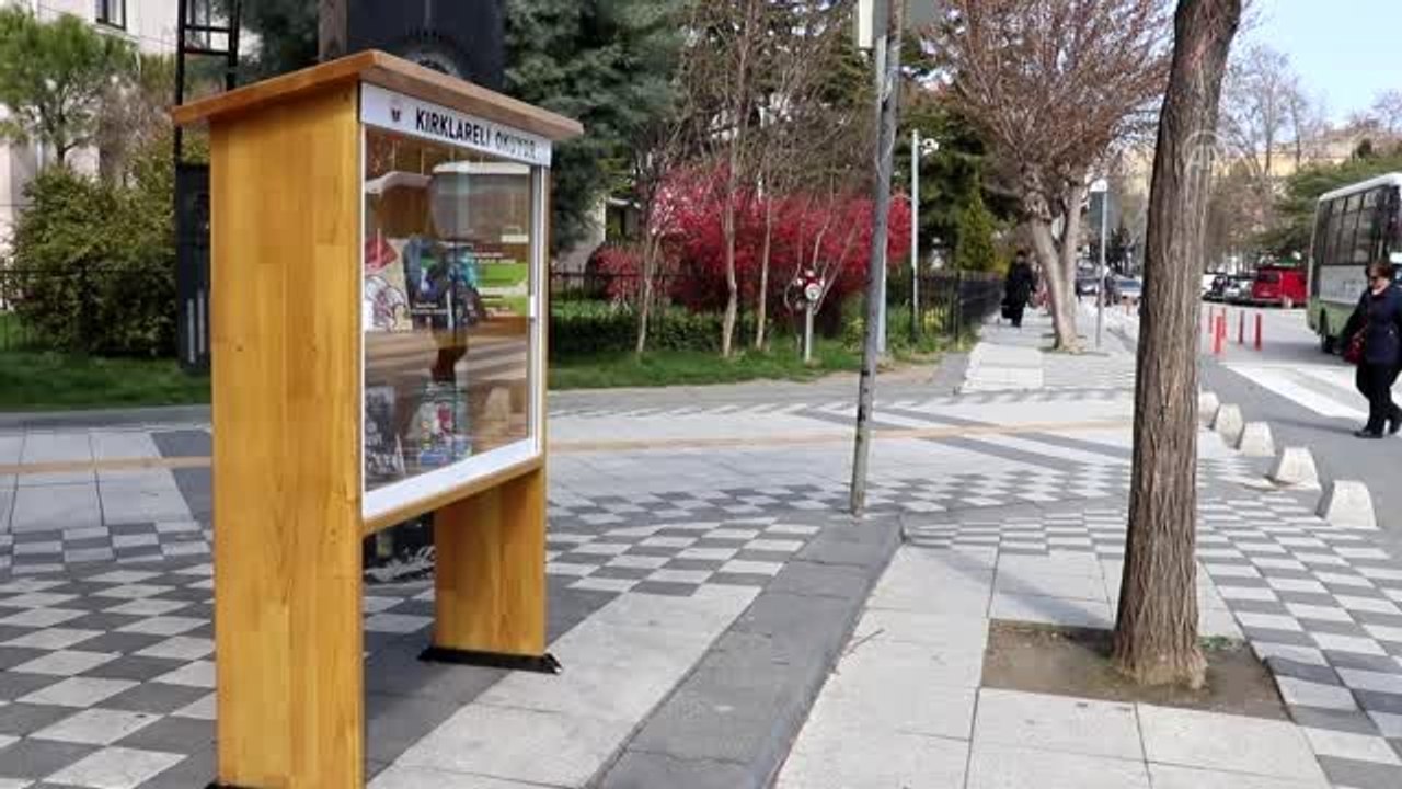 "Panik yapma kitap oku" sloganıyla sokaklara kitaplıklar konuldu
