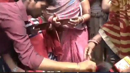 VIRAL VIDEO: घर से भागे प्रेमी जोड़े की भरी पंचायत में कराई शादी, रिश्ते में दोनों लगते हैं भाई-बहन