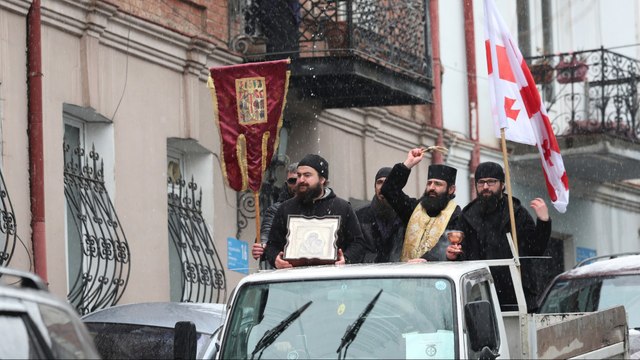 Georgia priests bless Tbilisi city in bid to contain COVID-19