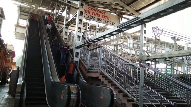 झाँसी: कोरोना वायरस की दहशत के चलते वातानुकूलित ट्रेन है चल रही है खाली