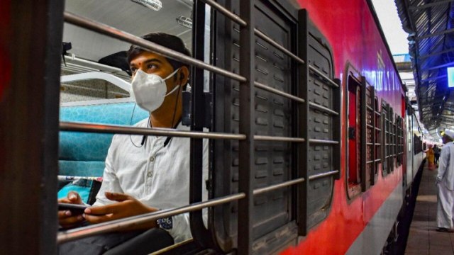 Maharashtra: 4 passengers with home quarantine stamps deboarded at Palghar station