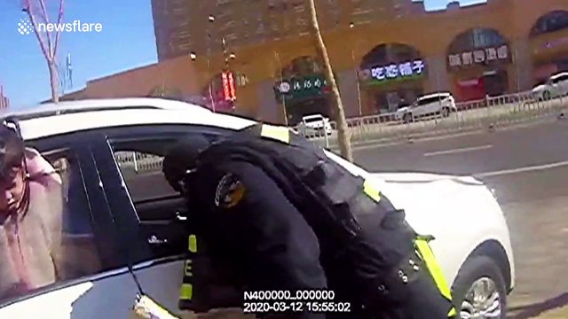 Dramatic moment Chinese police officers save unconscious girl who got her head stuck in car window