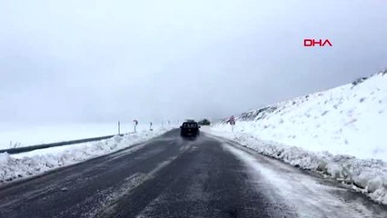 Van-Hakkari karayolunun iki ayrı noktasına çığ düştü-3