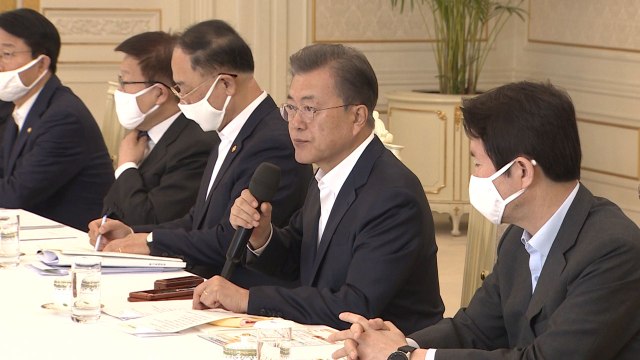 문 대통령, 양대노총 위원장과 1년 2개월만에 오찬 면담 / YTN