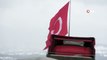 Kar Altında 2 Bin Metrekarelik Dev Türk Bayrağı Göz Kamaştırdı
