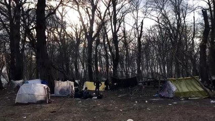 Sınıra yüklenen sığınmacılara Yunanistan'dan gazla müdahale