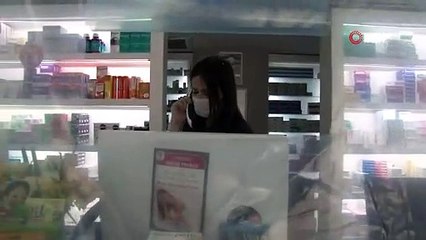 Antalya'da eczaneden ilginç korona virüs önlemi