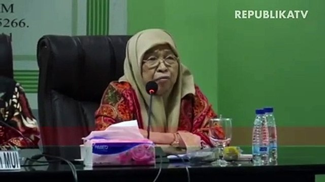 Jamaah melaksanakan ibadah shalat jumat di Masjid Istiqlal, Jakarta Pusat, Jumat (13/3).