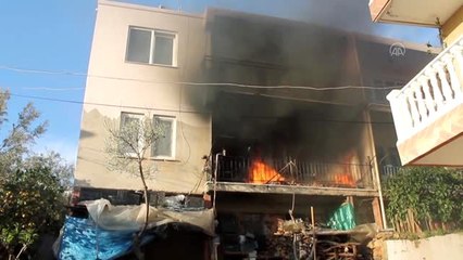 Ev yangını hasara neden oldu