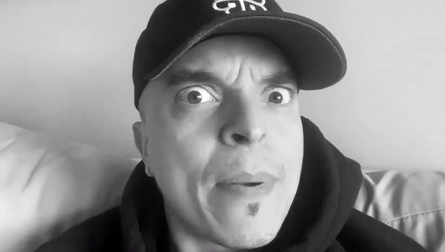 Coronavirus: L'humoriste Rachid Badouri s'adresse aux jeunes (et aux parents!)