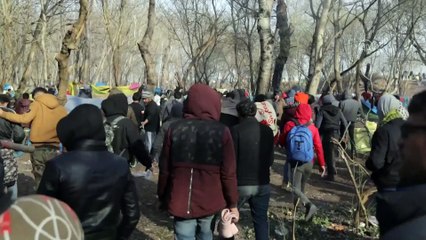 Sınıra yüklenen sığınmacılara Yunanistan'dan gazla müdahale (5) - EDİRNE