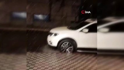 İstanbul'da akşam saatlerinde dolu yağışı etkili oldu