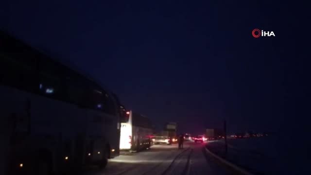 Sivas'ta kar ulaşımda aksamalara neden oldu