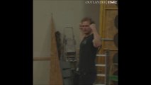 Outlander - Knife Throwing 101 with Sam Heughan [Sub Ita]