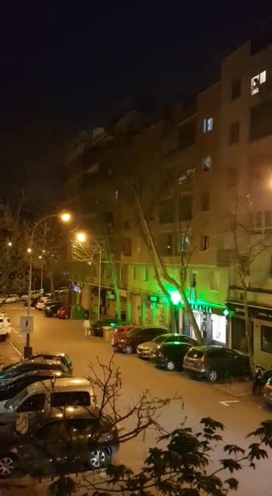 Nuevos aplausos para homenajear a los profesionales que trabajan contra el coronavirus