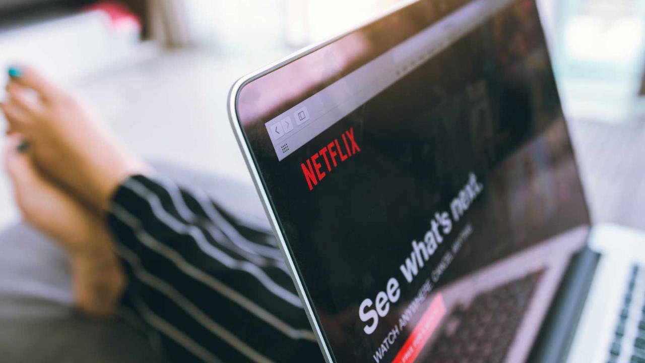 This Netflix 'Party' Extension Lets You Have a...