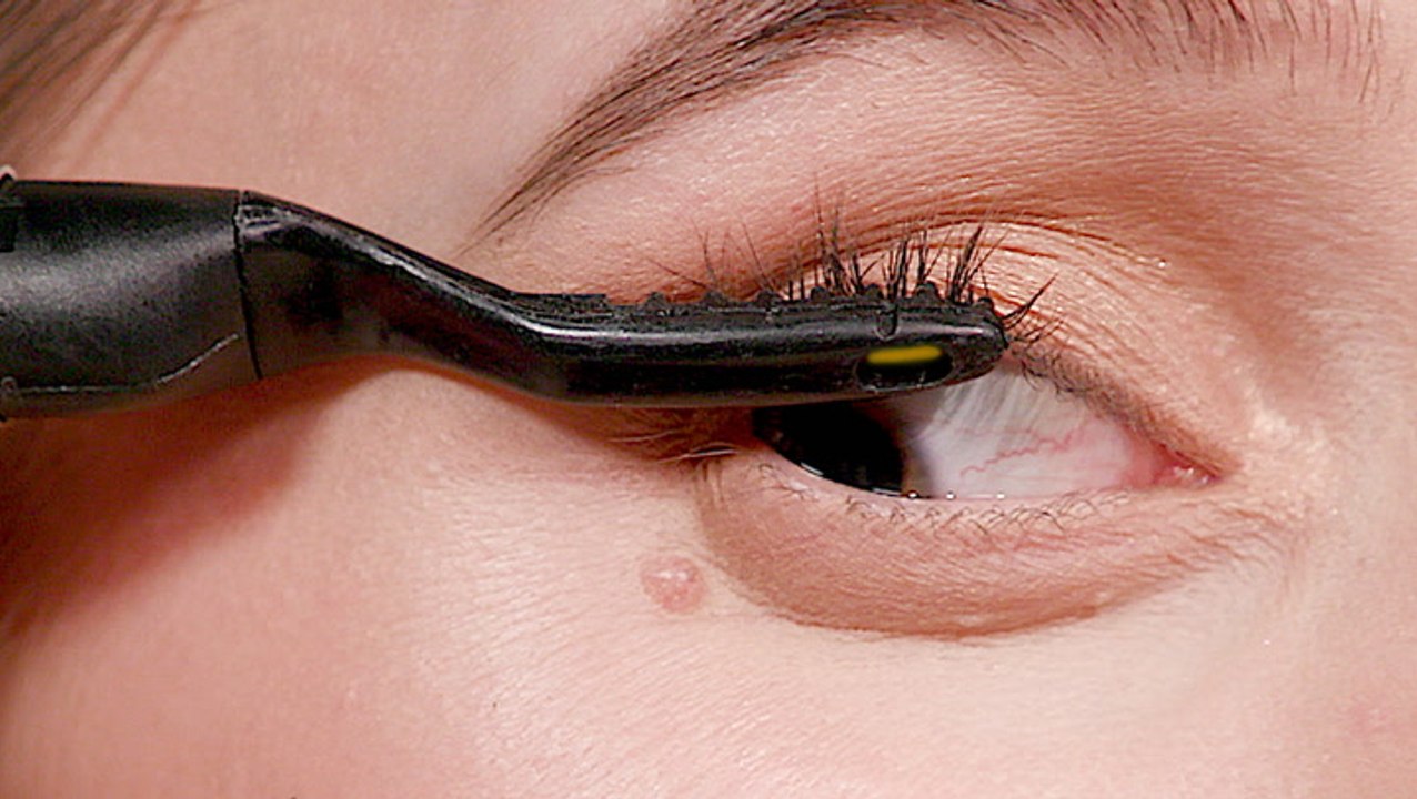 We compared a heated eyelash curler to a regula...
