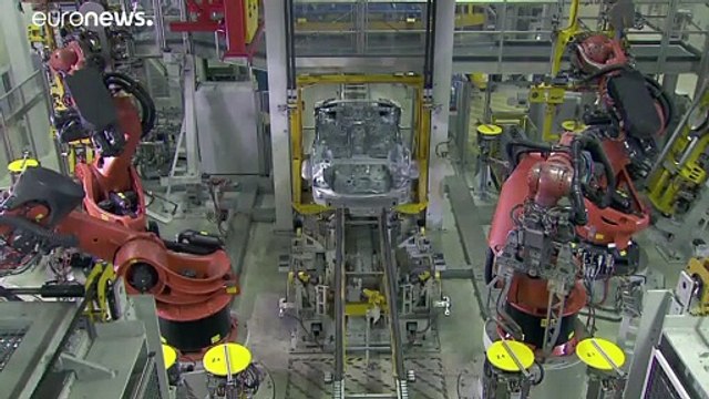 Le virus touche le secteur automobile, contraint de fermer ses usines et ses concessions