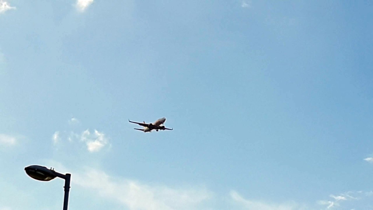 [SBFZ Spotting]Boeing 737-800 PR-GGH na final antes de pousar em Fortaleza vindo de Recife