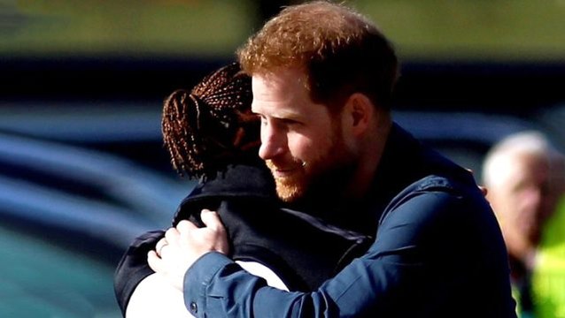 Prens Harry, koronavirüs riski taşıyan F1 pilotu Hamilton ile bir araya geldi