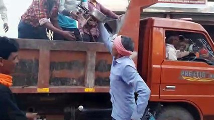 मंदसौर: नगर पालिका ने चलाया अस्थाई निमार्ण पर बुल्डोजर