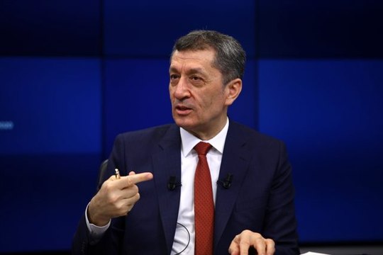 Son dakika: Ziya Selçuk, uzaktan eğitimin detaylarını anlattı! Dersler 6 kanalda yayınlanacak