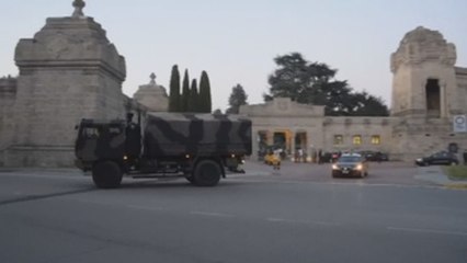 El Ejército italiano saca decenas de féretros de Bérgamo para incinerar