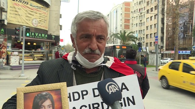 Kızı dağa kaçırılan baba, evlat nöbetini İzmir'de sürdürüyor