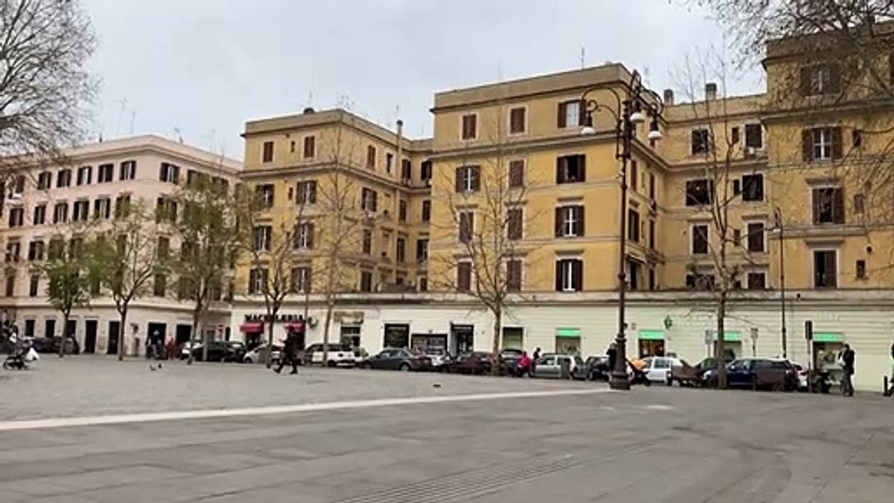 الأوروبيون يعبرون عن تضامنهم مع الفرق الطبية التي تكافح تفشي فيروس كورونا المستجد