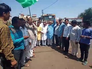 मल्हारगढ़ में कांग्रेस का अनूठा प्रर्दशन, विधायकों को कर्नाटक से लाने की मांग